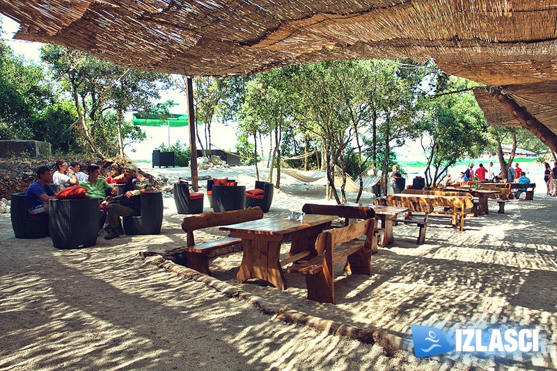 Beach bar Pacino Summer opening