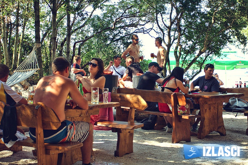 Beach bar Pacino Summer opening