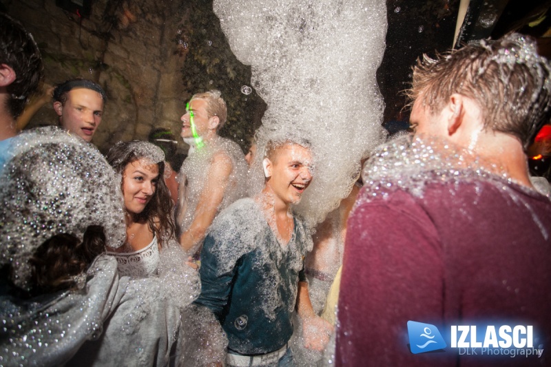 Pjena Party totalni hit na Krku u Clubu JUNGLE