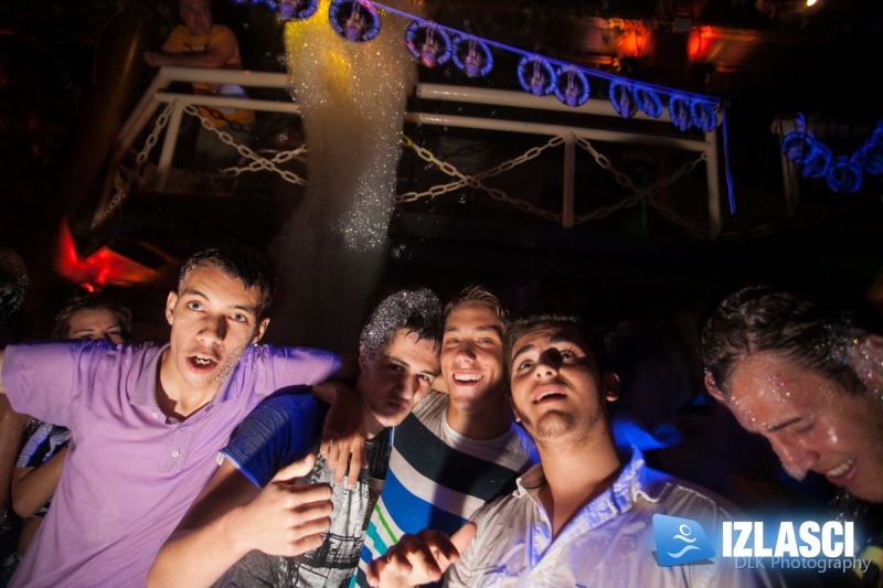 Pjena Party totalni hit na Krku u Clubu JUNGLE
