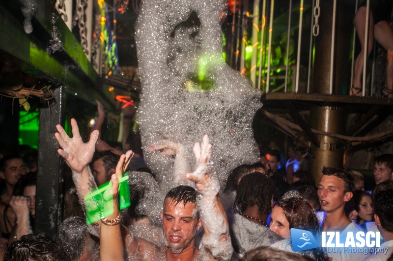Pjena Party totalni hit na Krku u Clubu JUNGLE