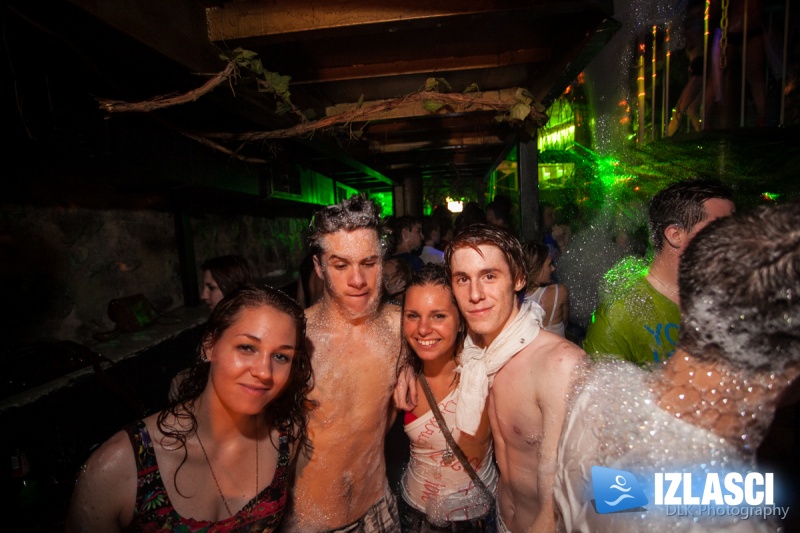 Pjena Party totalni hit na Krku u Clubu JUNGLE
