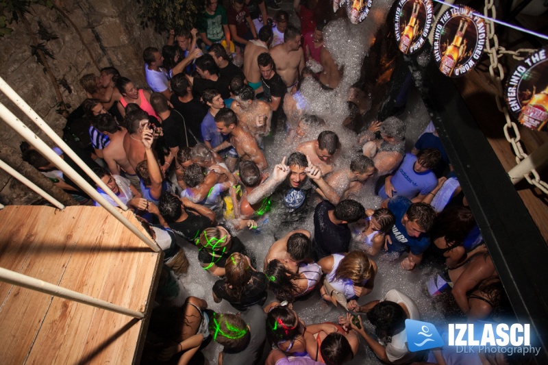 Pjena Party totalni hit na Krku u Clubu JUNGLE