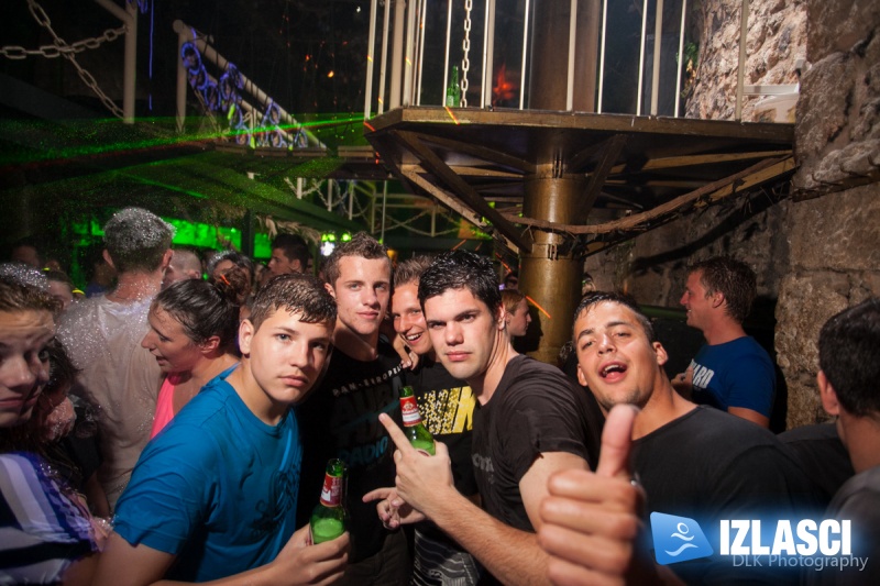 Pjena Party totalni hit na Krku u Clubu JUNGLE