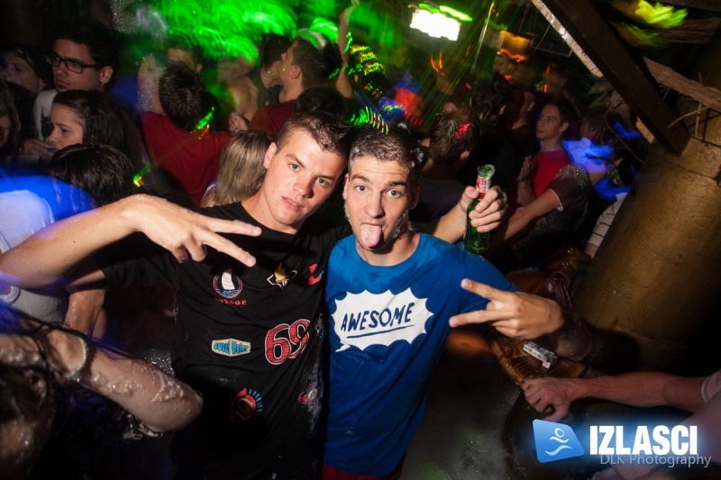 Pjena Party totalni hit na Krku u Clubu JUNGLE