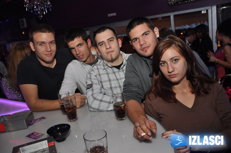 Rasplesana subota u Mystique clubu.