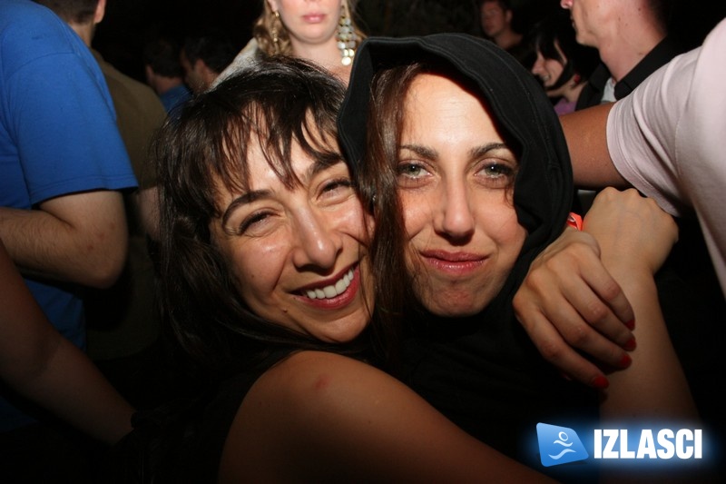 Ludi provod na Garden festivalu