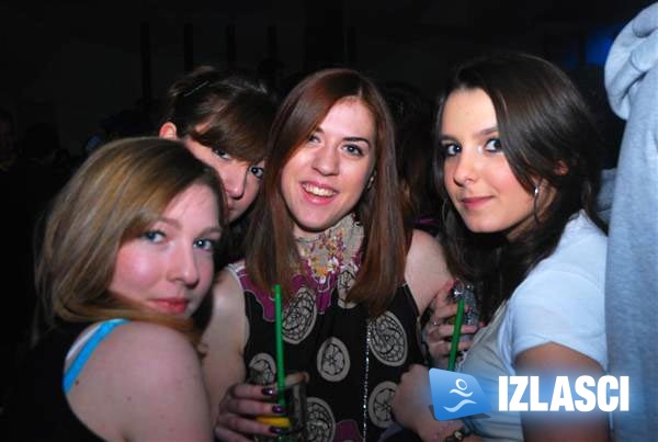 Blackout Lounge ludilo u klubu A2