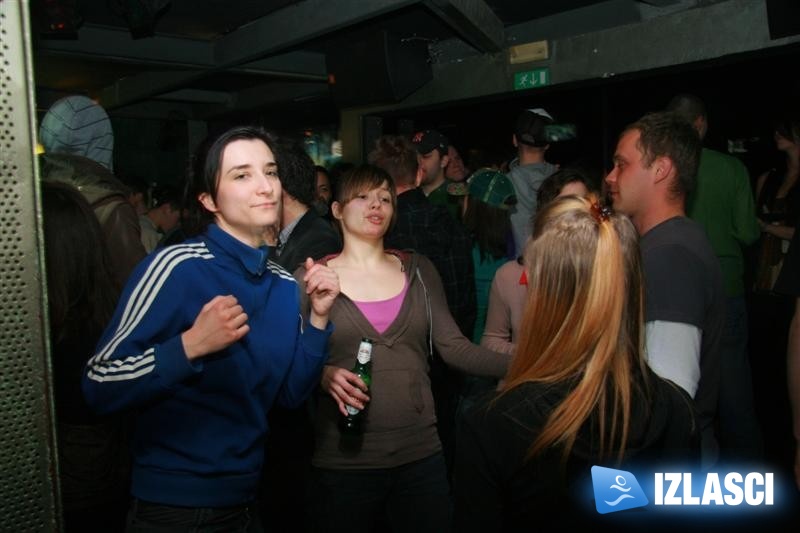 Breakdanceri čagali u starom dijelu Aquariusa