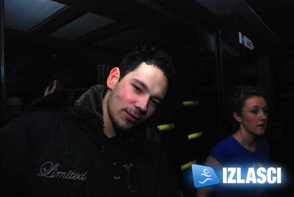 Blackout Lounge ludilo u klubu A2