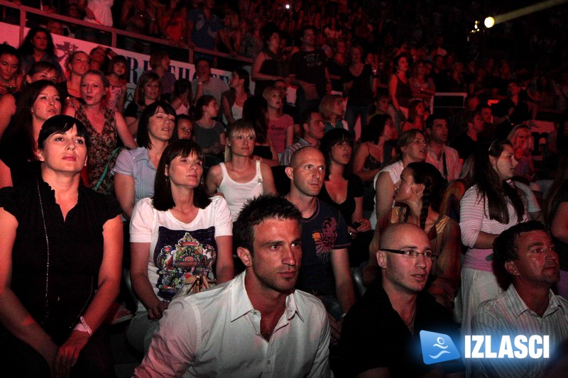 Odličan koncert Tonija Cetinskog u Višnjiku