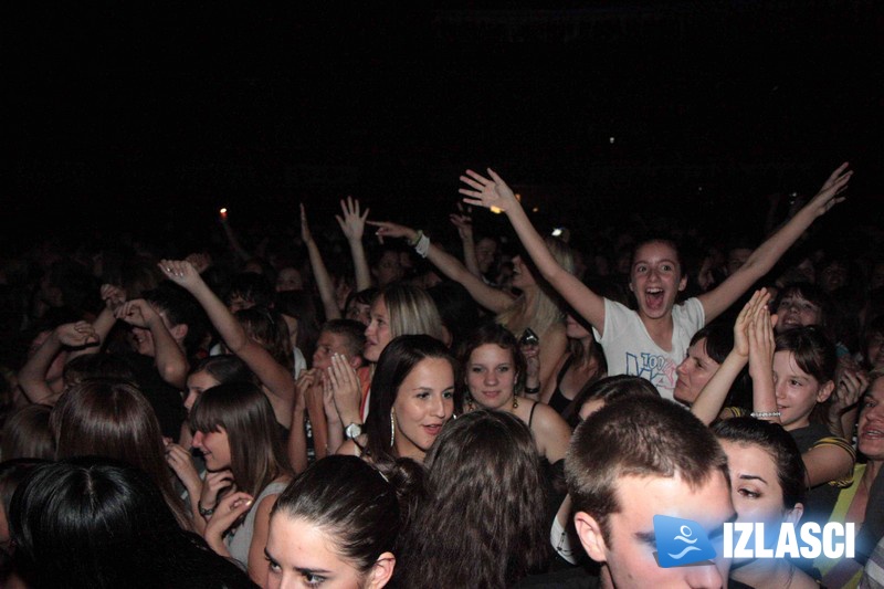 Odličan koncert Tonija Cetinskog u Višnjiku