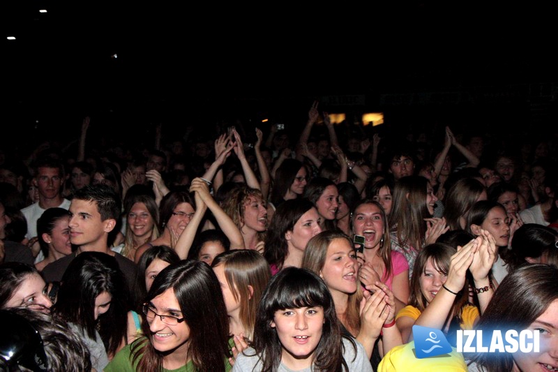 Odličan koncert Tonija Cetinskog u Višnjiku