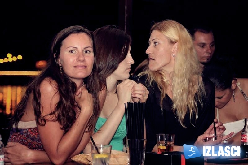 Nina Badrić u Maraschino baru