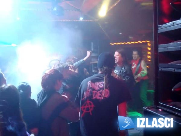 Žestoki koncert Kud Idijota u Max Magnusu
