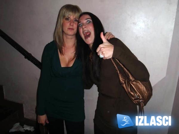 Luda zabava u caffe baru Stella